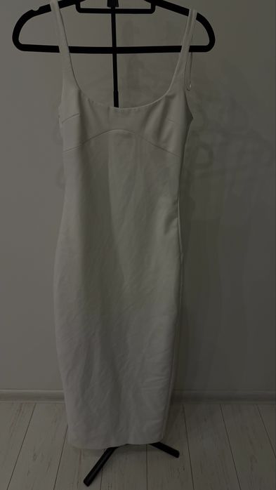 Біла силуетна сукня зара