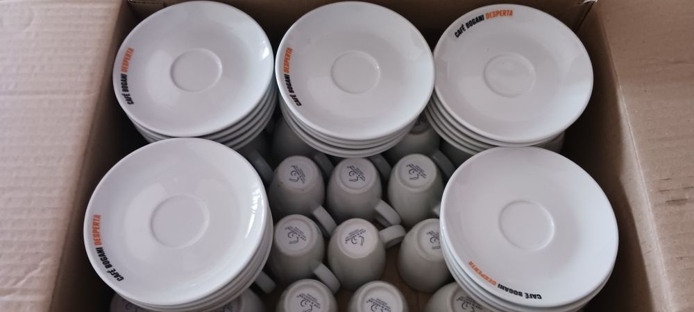 Loiças. Conjuntos de chávena de café chávena de meia de leite .copos