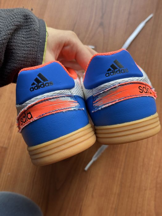 Chuteiras Adidas rapaz tamanho 35