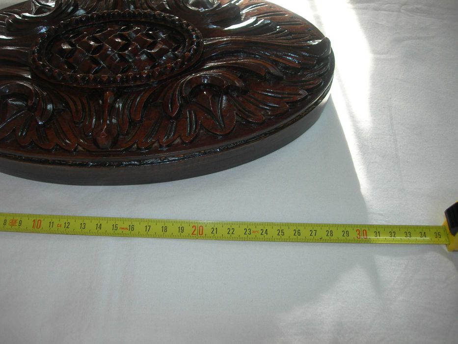 Peça de madeira para decoração de parede.