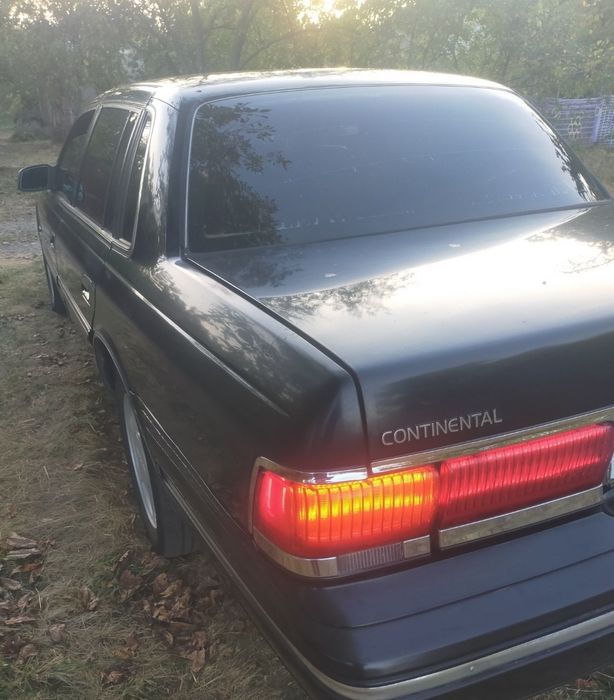 Lincoln Continental Mark VIII