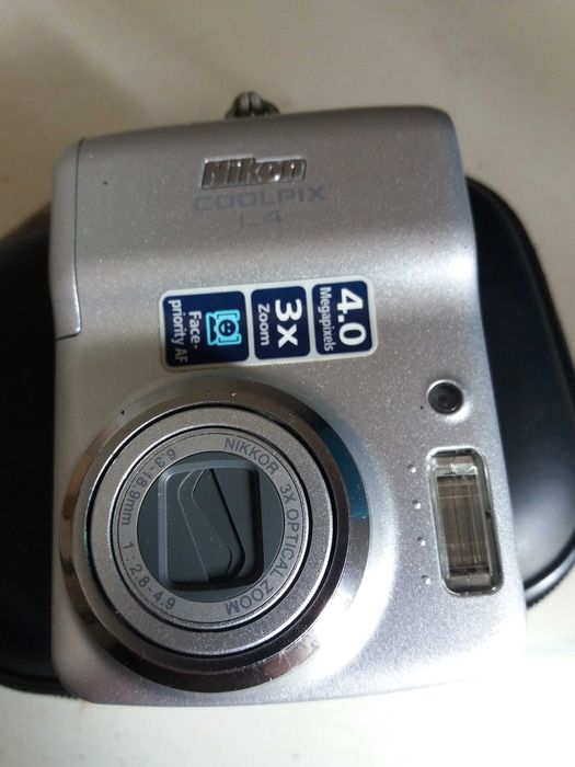 Maquina fotografica digital NIKON