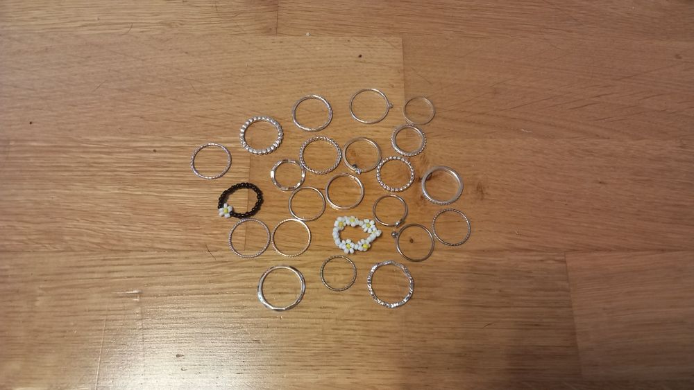 Zestaw damskich pierścionków