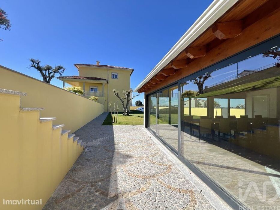Moradia isolada T5 em Mangualde, Mesquitela e Cunha Alta de 205 m2