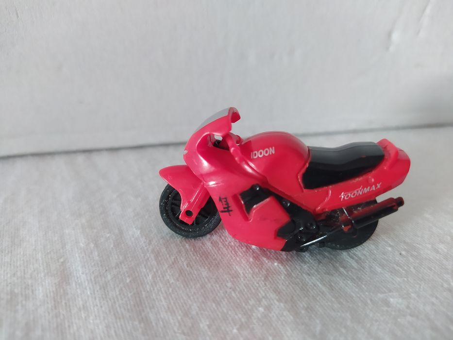 Miniature motorcycle. 5 cm. With string. Excellent condition.437557781940807683