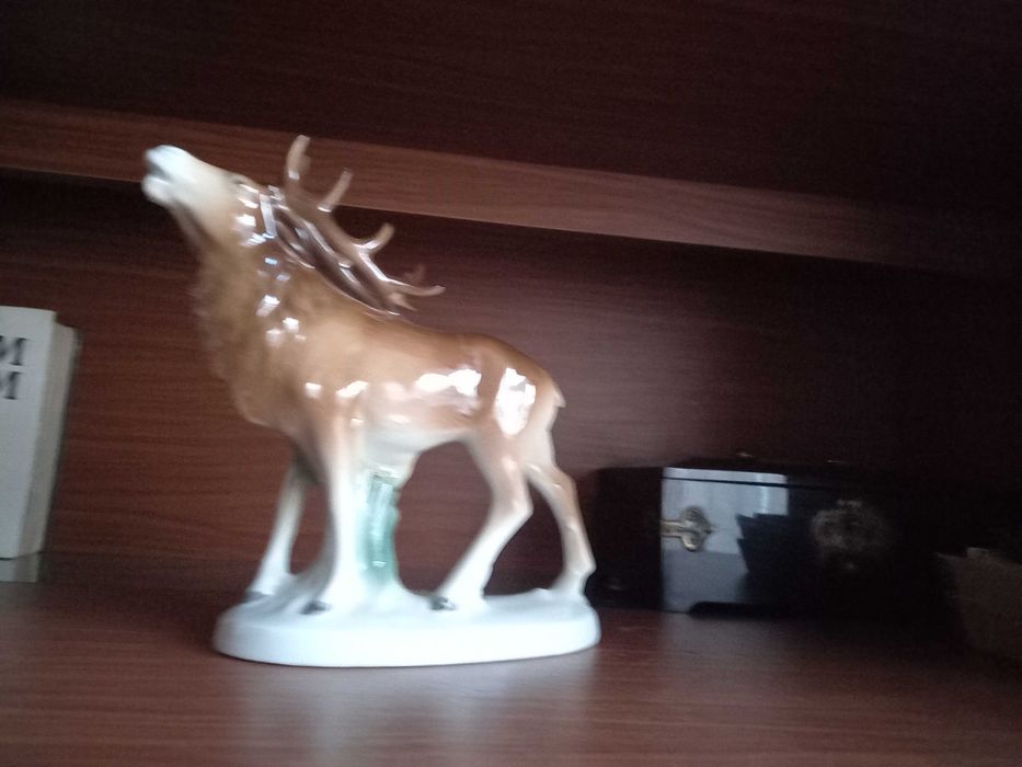 Фарфоровая статуэка