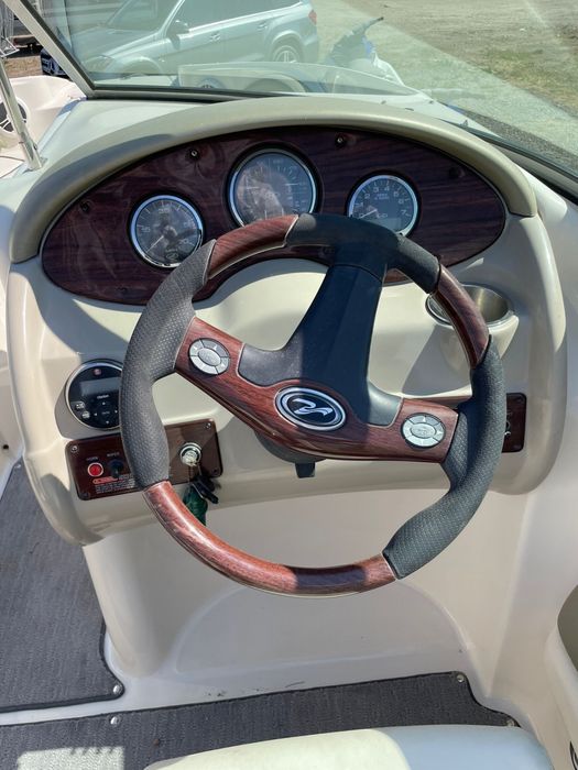 2007 Sea Ray 220 Sundeck