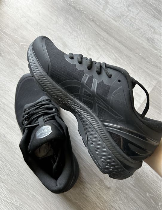 Кросівки ASICS GEL-CONTEND нові, 42 розмір(26,5 см)