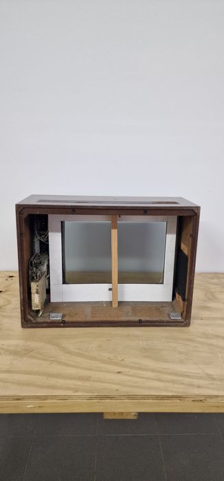 Televisão antiga Philips (estrutura)