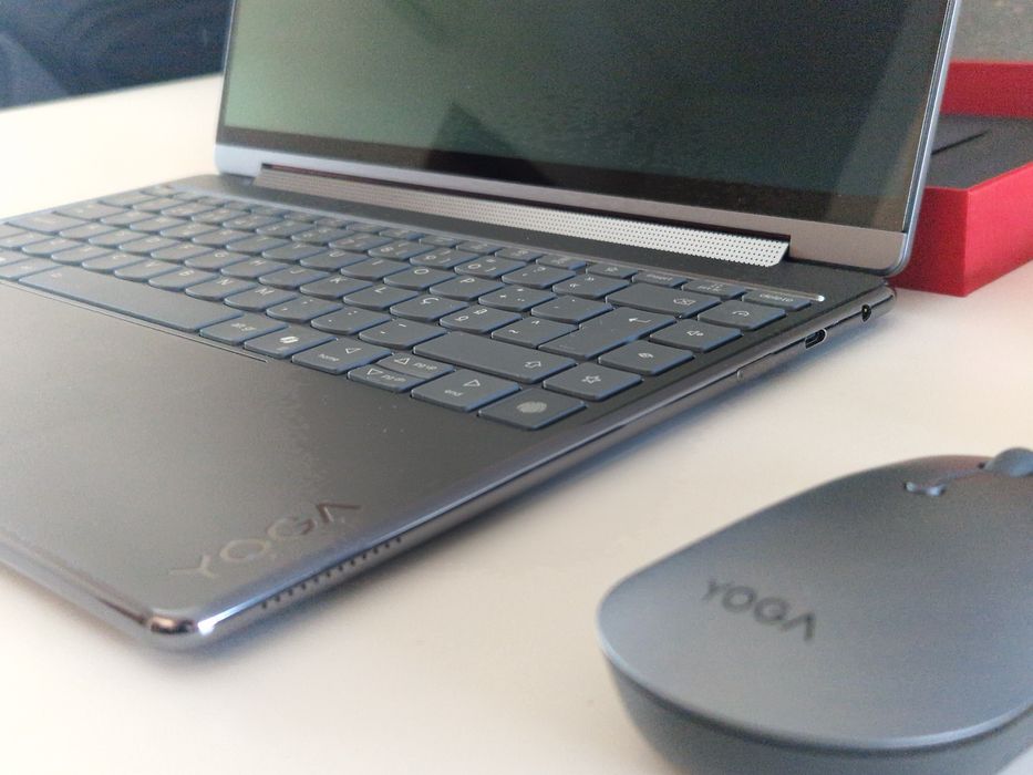 Yoga 9i 2-in-1 14ILL10 OLED touch 4k 2025