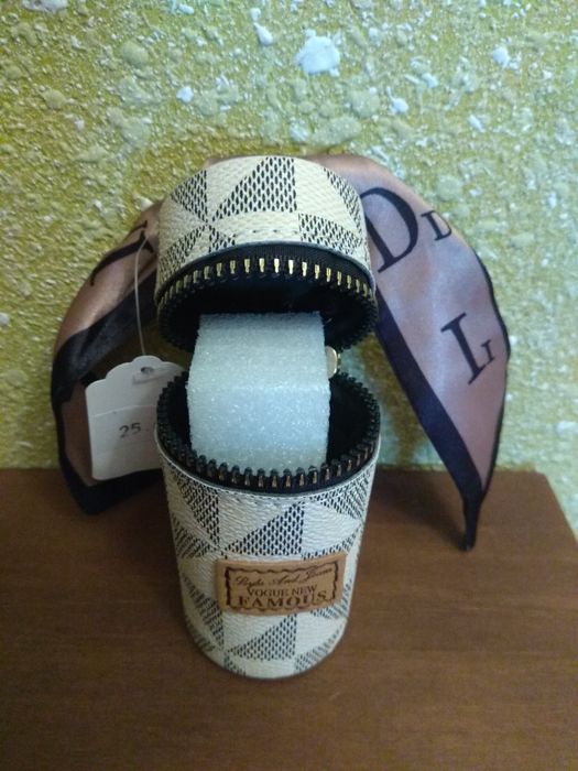 Brelok, pojemniczek na klucze.