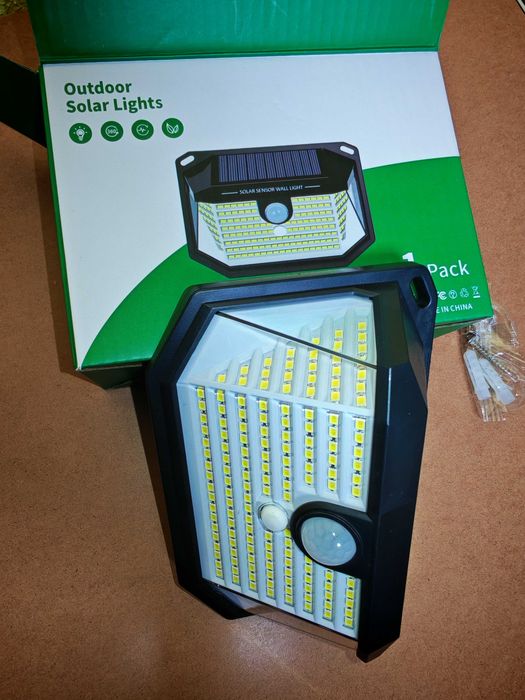 Lâmpada Solar Parede 178 LED com Sensor Movimento – Nova a Estrear