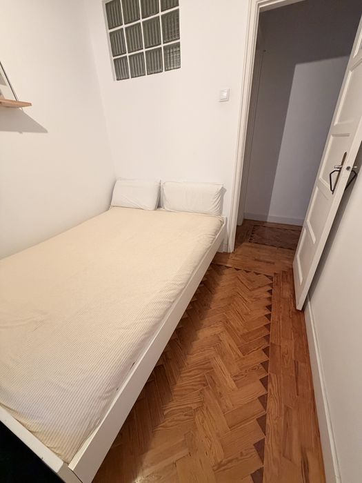 Cama e colchão (140x120)