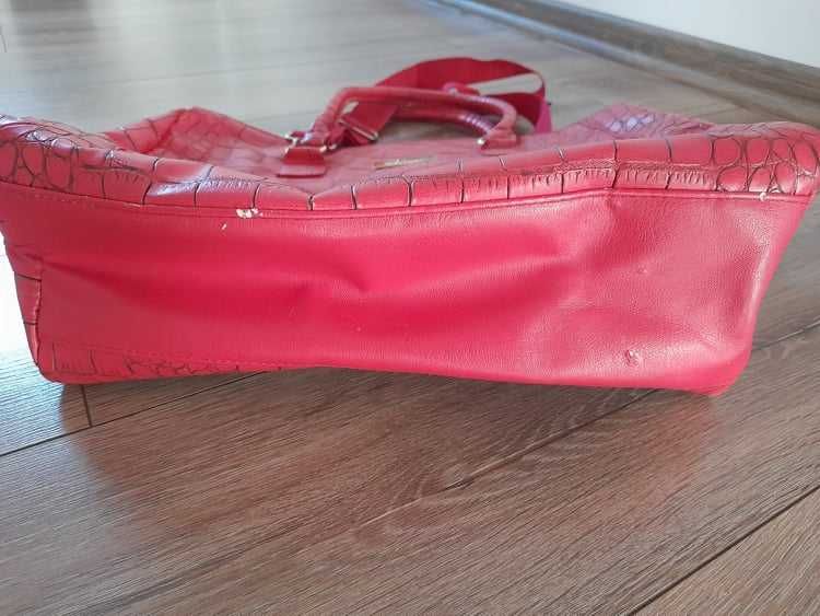 Czerwona torebka- kuferek