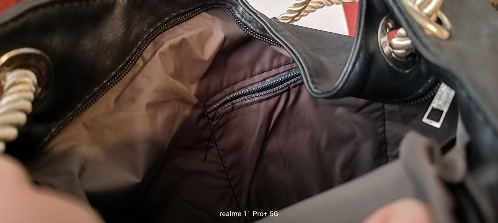 Nowa czarna torebka ze zdobieniami