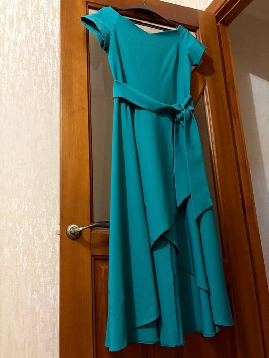 Б/У плаття,одягалися 1-2 рази