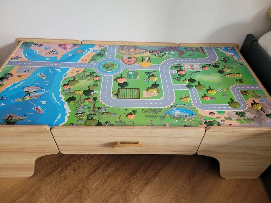 Stolik dziecięcy + gratis puzzle