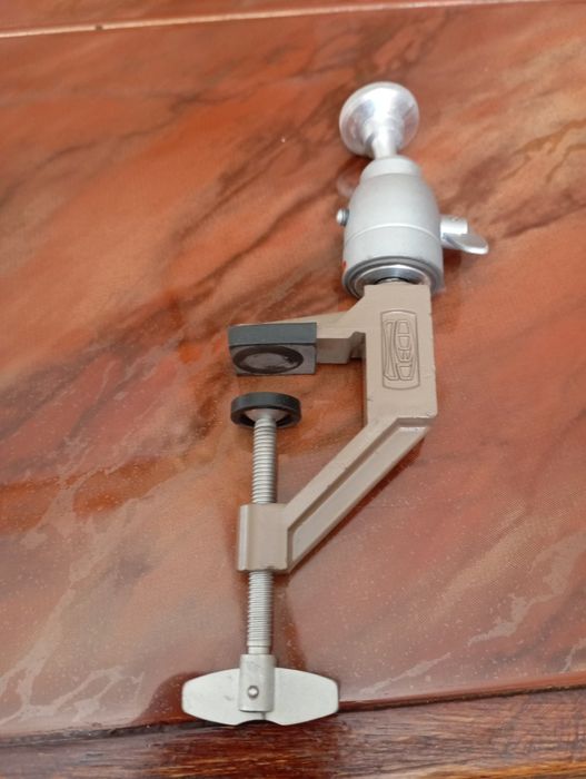 Штативи до фотоапарата або відеокамери