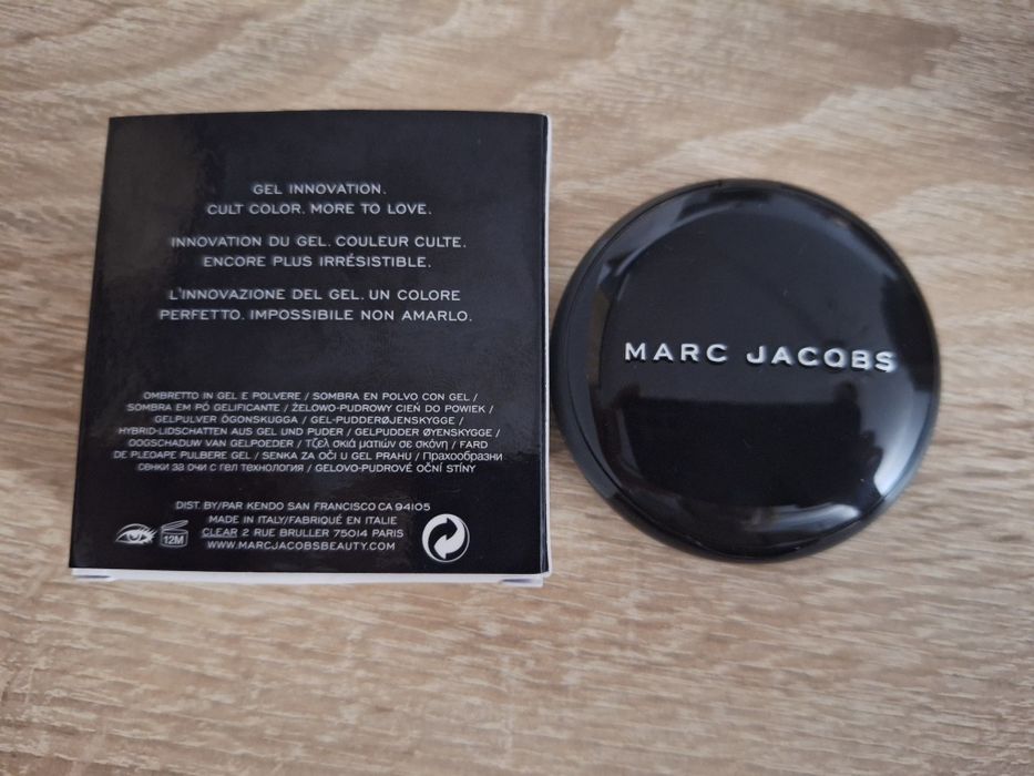 Nowy żelowo- pudrowy cień do powiek Marc Jacobs kolor 600 O!BOY