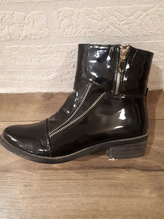 Lakierowane botki kowbojki 38