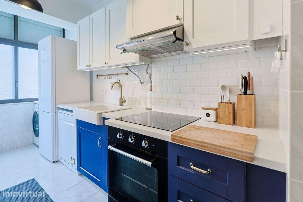 Apartamento T3 com Marquise e Varanda | Metro e Barco à Porta | Cacilh