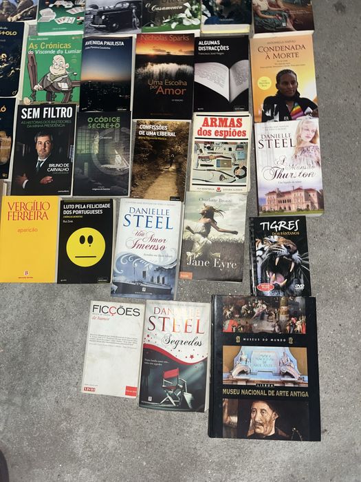 Muitos livros diversificados