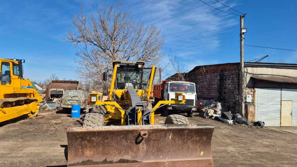 Автогрейдер VOLVO G 990