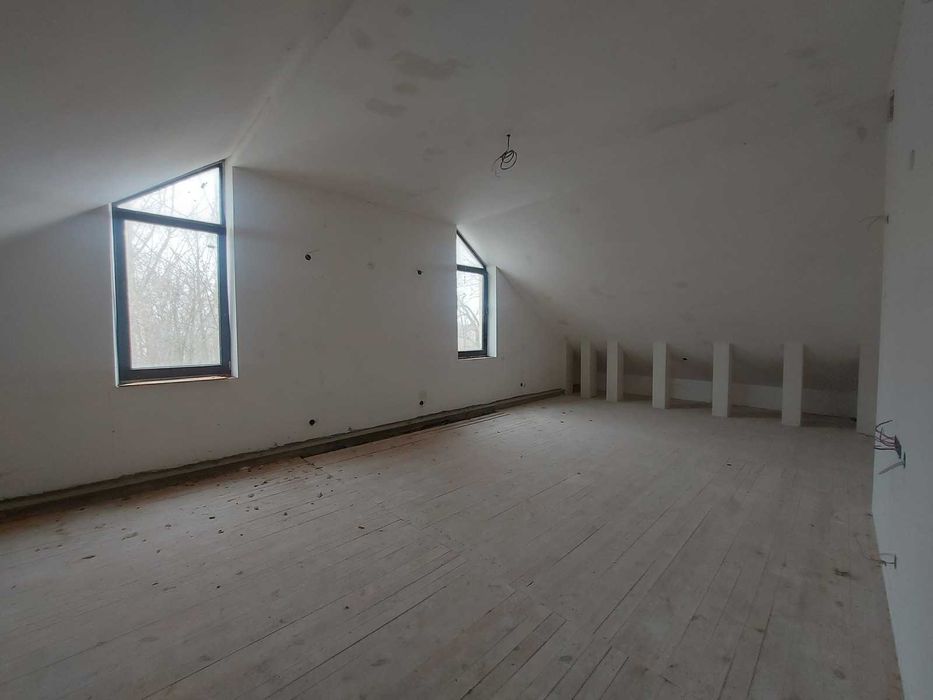 Комплекс с.Залізня 1,85га + 2 будівлі