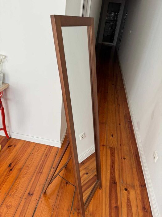 Espelho de chão com suporte