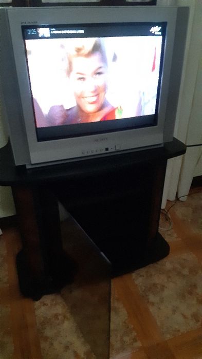 Televisor + móvel empecabel