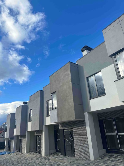 Таунхаус в стилі хай-тек, єоселя