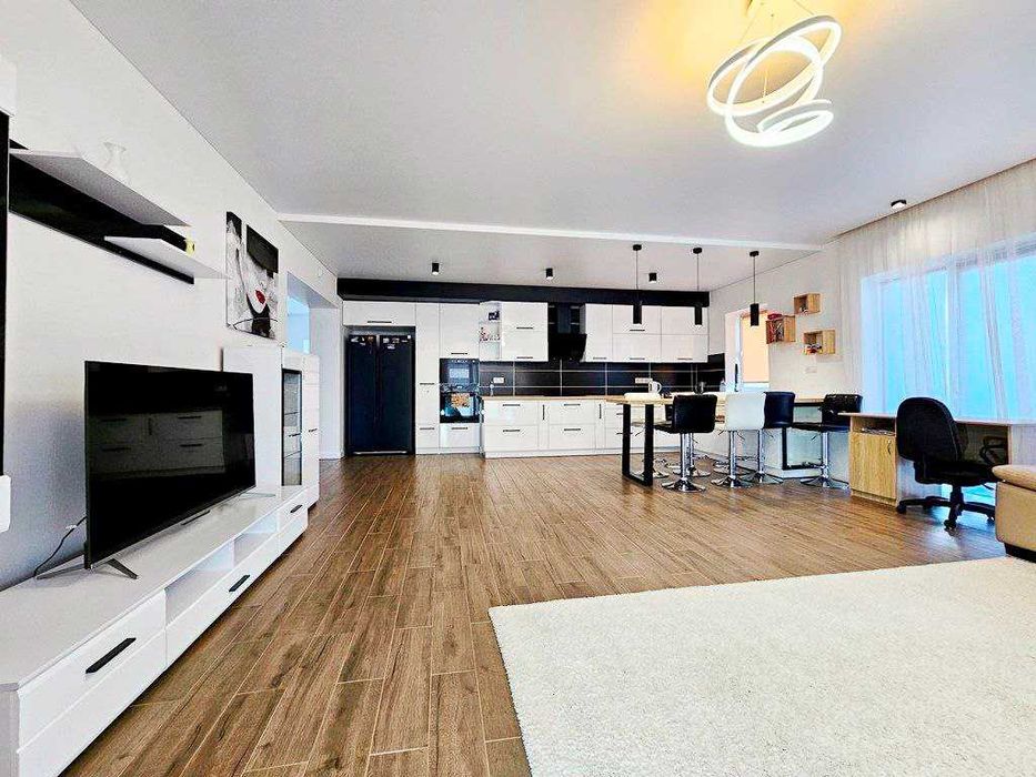 Продається новозбудований сучасний одноповерховий будинок з ремонтом.