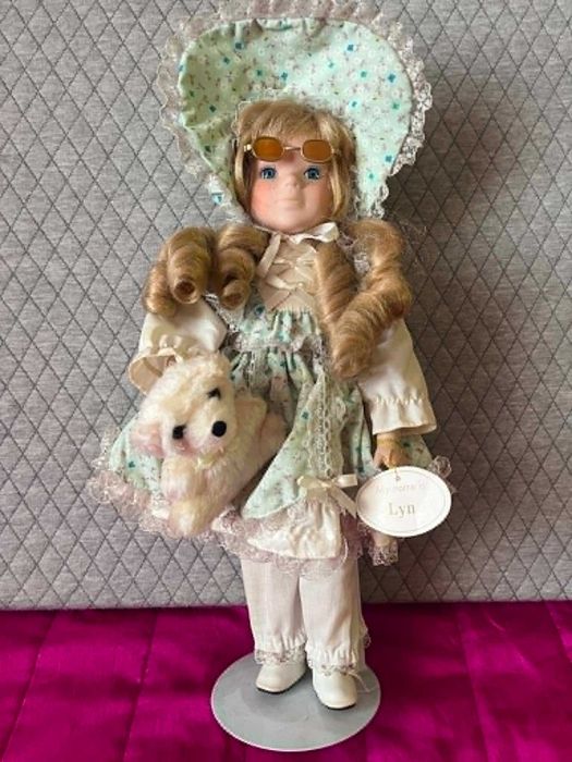 Lalka z porcelany