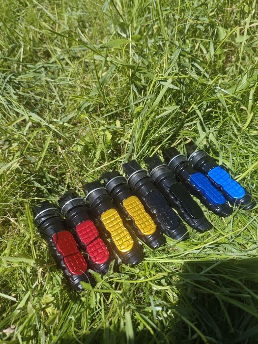 Підніжки водія/пасажира мото