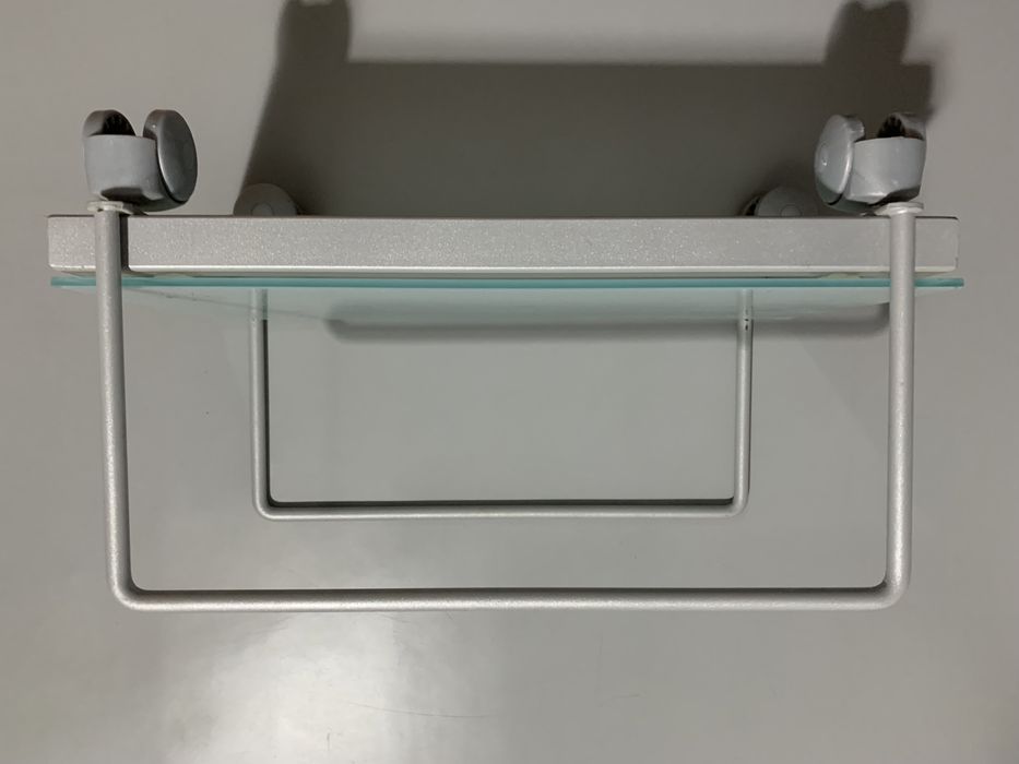 Movel metalico e vidro com rodas