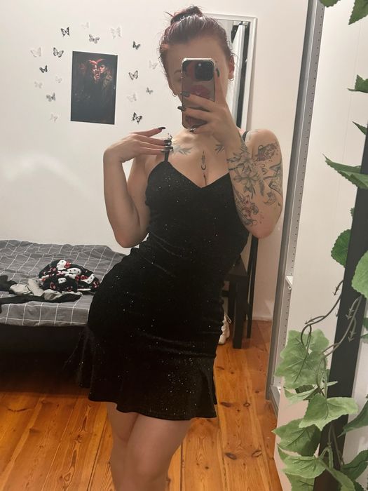 Czarna sukienka mini na ramiączkach XS/34