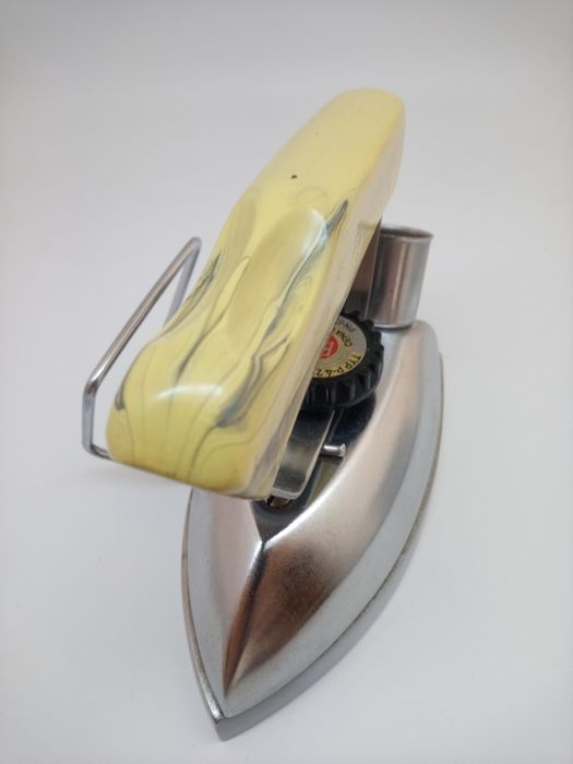 PRL. Żelazko turystyczne.