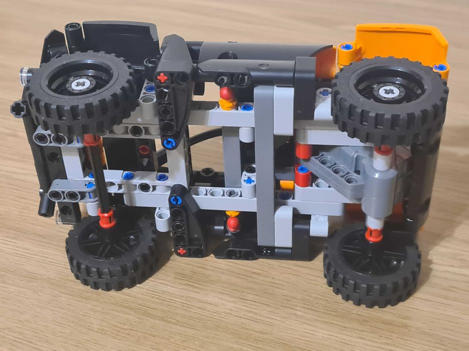 Конструктор LEGO TECHNIC 42166, оригінал