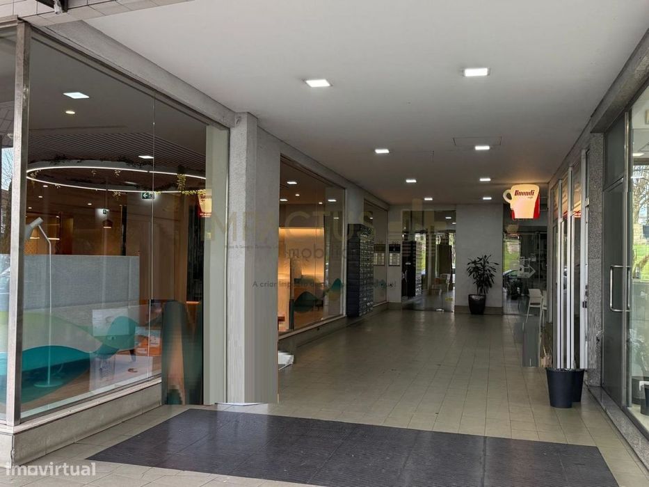 Offices in the center of Trofa