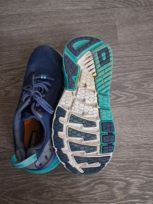 Кросівки жіночі Hoka розмір 38  (24,5 см)