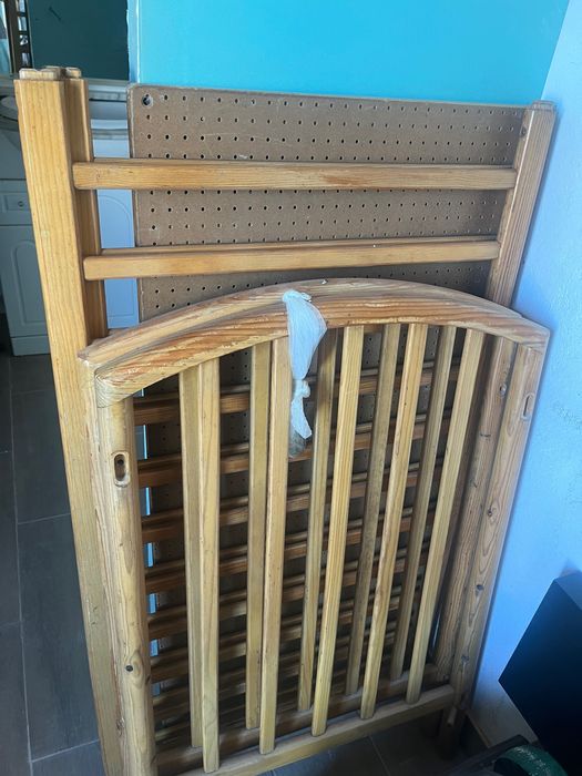 Cama de bebé com colchão