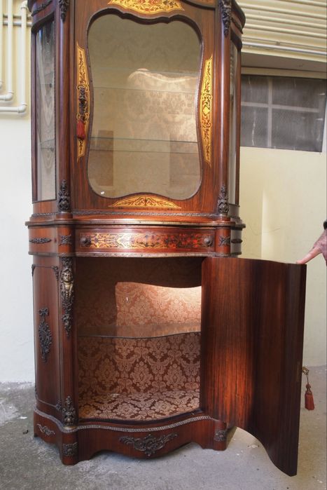 Вітрина в стилі Boulle