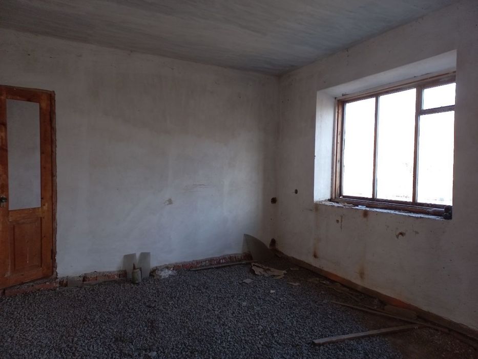 Продам півбудинку