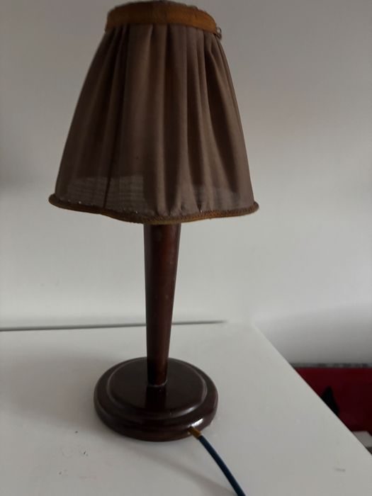 Drewniana lampa z abażurem – Polska retro prl