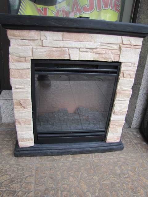 Kominek stojący z funkcją grzewczą elektryczny Klarstein 1800 W