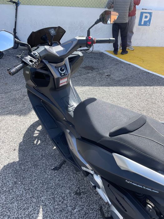 Estou vendendo minha scooter Keeway Vieste 300.