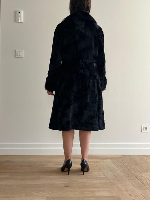 Casaco vintage preto gola e mangas em pelo