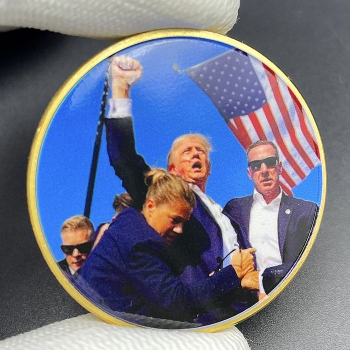 Монеты Дональд Трамп.