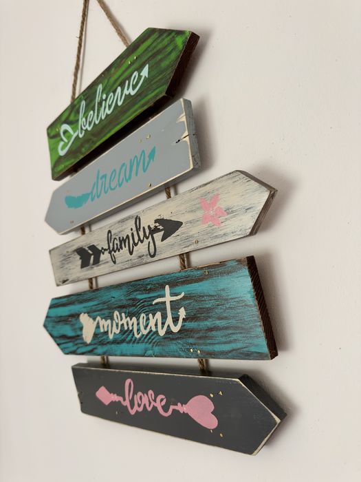 Placas decorativas em madeira