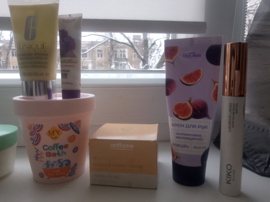 Подарок подарую дівчині жінці